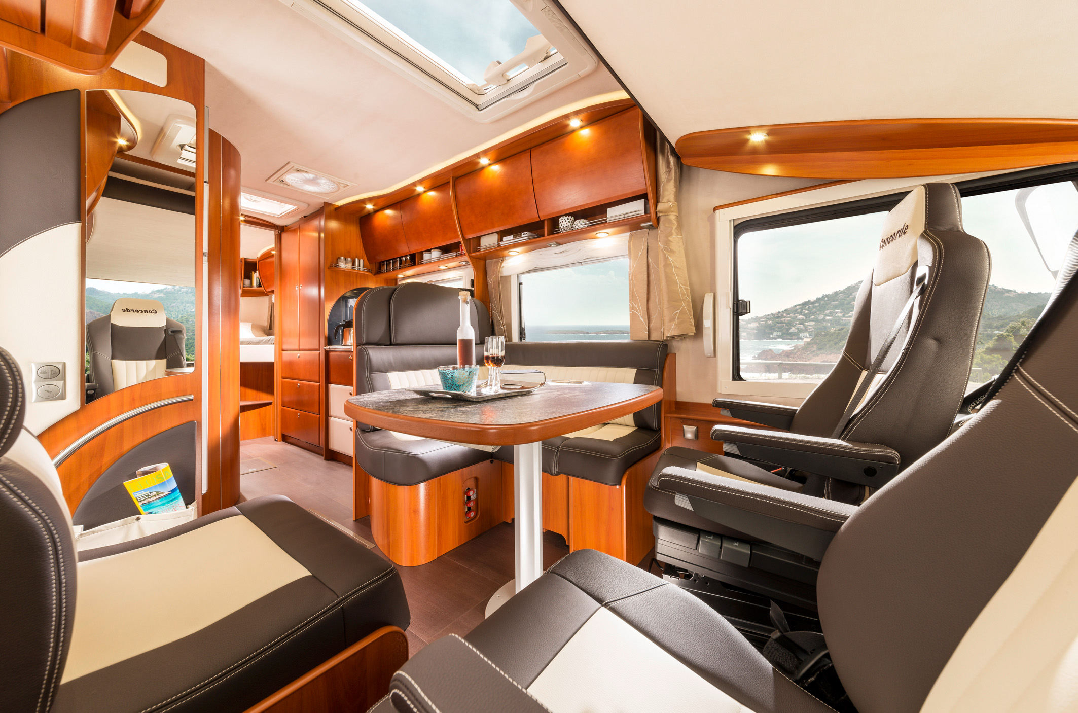 Bi-Color Posterung mit farblich abgesetzten Nähten